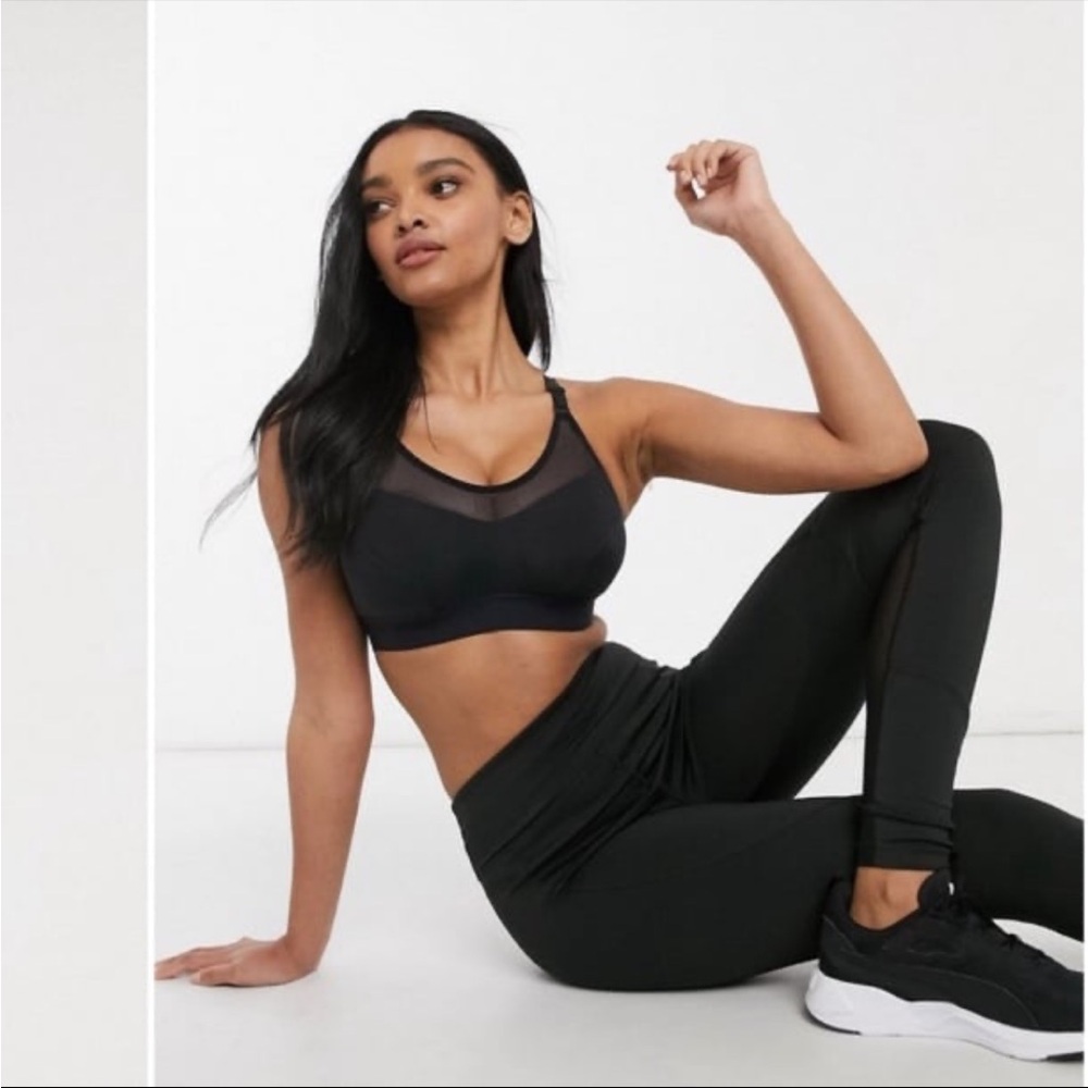 NWT Ivory Rose Sports Bra. Size 32FF